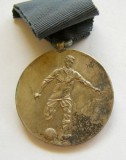 v878 MEDALIE SPORTIVA INTERBELICA FOTBAL BRONZ ARGINTAT 40mm 20g STARE EXCELENTA