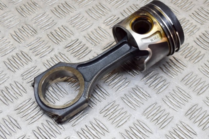 Piston MERCEDES-BENZ SPRINTER 3-t 906 2011 OEM: A6460300917,A6460300220 13622379