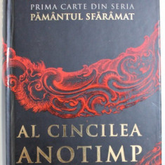 AL CINCILEA ANOTIMP - PRIMA CARTE DIN SERIA &quot,PAMANTUL SFARAMAT&quot, de N. K. JEMISIN, 2017