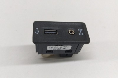 Port USB/AUX-In VW GOLF VII 5G1, BQ1, BE1, BE2 2015 OEM: 5Q0035724,5G0035222C 25847988 foto