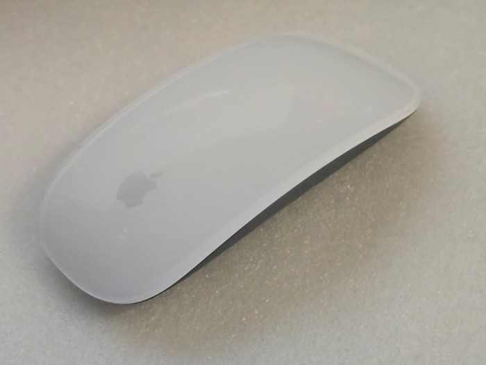 Apple Magic Mouse 2 Silver Model A1657 - Bluetooth, Wireless, Multi-Touch, Acumulator Li-Ion