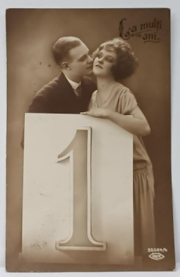 LA MULTI ANI ! CARTE POSTALA , FELICITARE DE ANUL NOU , CU UN CUPLU SI CIFRA 1 DIN CALENDAR , 1929 foto