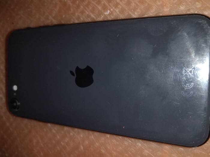 Iphone 8SE 2020perfect funcțional, crapat ecran, bat 77%