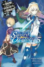 Is It Wrong to Try to Pick Up Girls in a Dungeon&amp;#039; on the Side: Sword Oratoria, Vol. 5 (Light Novel), Paperback/Fujino Omori foto