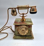 telefon cu cadran rotativ vintage onix verde si metal aurit Italia prima jumatate a secolului XX Hollywood Regency decor retro