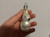 Glob de sticla iepuras alb, decor Pasti / Craciun, de agatat in pom, 7.5cm