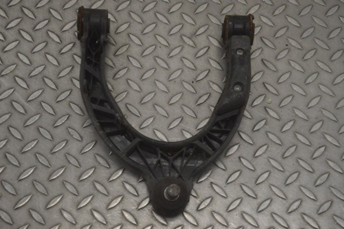 Braț superior dreapta față TESLA MODEL Y 2022 OEM: 1044326-00-J 24481545