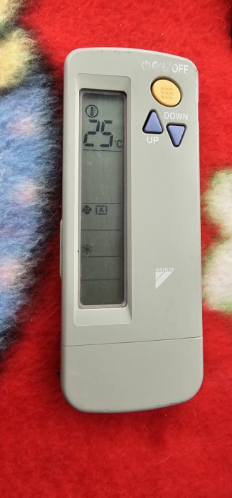 TELECOMANDA DAIKIN AER CONDITIONAT MODEL TELECOMANDA ARC417A1 FUNCTIONEAZA .