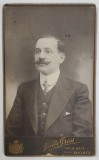 FOTOGRAF VICTOR GROSS , GALATI , DOMN CU COSTUM SI CRAVATA , IN STUDIO , FOTOGRAFIE C.D.V. , INCEPUTUL SEC. XX