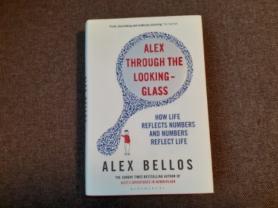 Alex Bellos - Alex through the looking glass. How life reflects numbers and numbers reflect life foto