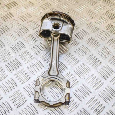 Piston LEXUS IS III _E3_ 2014 OEM: 13211-36050-A0,13201-39225-A0 foto