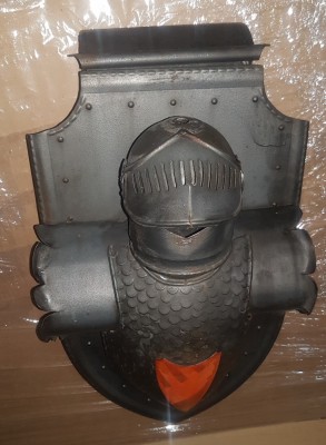 G310-UNICAT: CUTIE mare Posta veche- Cavaler Medieval Viziera rabatabila cu cheie functionala otel masiv stare buna, folosit pretabil case si altele.. foto