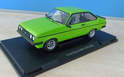 Macheta Ford Escort MK II RS 2000 1977 verde - MCG 1/18 foto