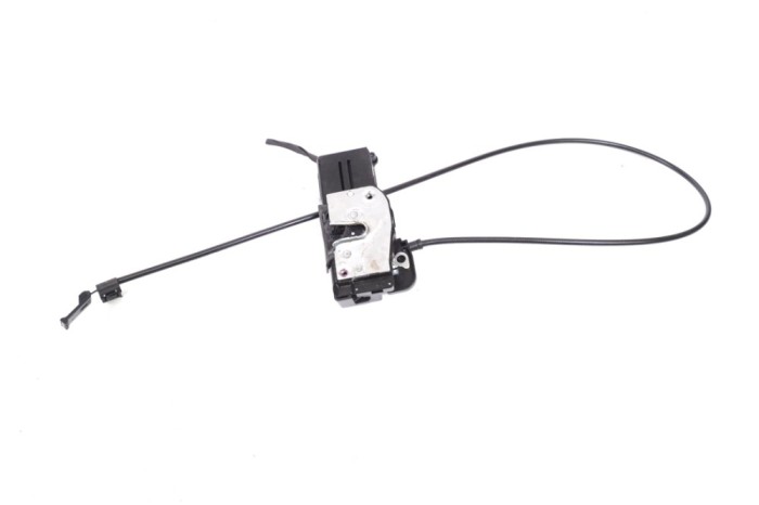 &Icirc;ncuietoare ușă dreapta spate TESLA MODEL S 2017 OEM: 6008914-00-D 12146811
