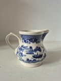 Lăptieră / Letiera ceramică englezească Churchill &ndash; Model tradițional Blue Willow, 9 cm