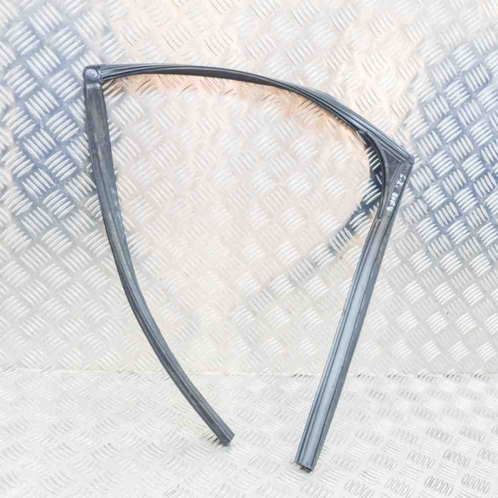 Garnitura ușă st&acirc;nga spate JAGUAR I-PACE X590 2020 OEM: J9D3-25767-A