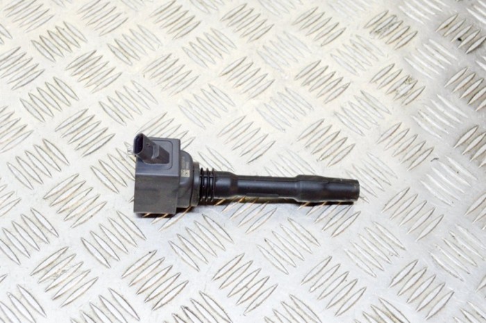Bobina de inducție de &icirc;naltă tensiune BMW 4 Coupe F32, F82 2017 OEM: 8643360,77850002 13338702