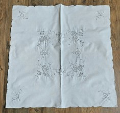 FATA DE MASA VINTAGE DIN BUMBAC BEJ CU MODEL BRODERIE MECANIZATA