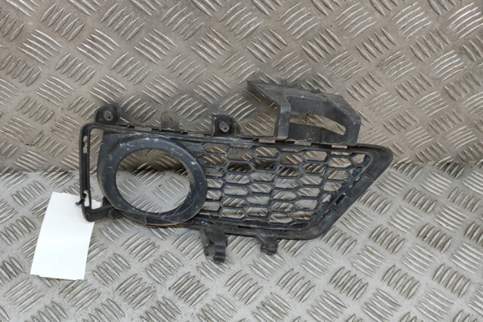 Grila st&acirc;nga față BMW 3 F30, F80 2017 OEM: 8062631 23772504