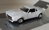 Macheta Chevrolet Camaro Z28 1968 alb - Welly 1/36, 1:32