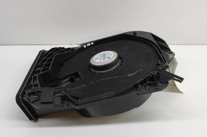Subwoofer podea dreapta BMW 3 F30, F80 2016 OEM: 9210148 27550374