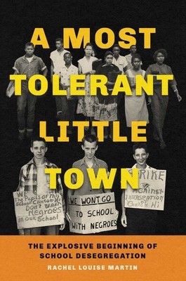 A Most Tolerant Little Town: The Explosive Beginning of School Desegregation foto