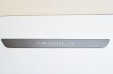 Ornament prag st&acirc;nga față TESLA MODEL 3 2018 OEM: 1090844-00-C 15065979