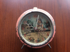 Ceas romanesc cu desen fetita si pui 1977 RSR epoca de aur decor pentru piese foto