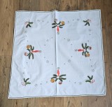 FATA DE MASA VINTAGE DIN BUMBAC CU MODEL DE CRACIUN CUSUT MANUAL
