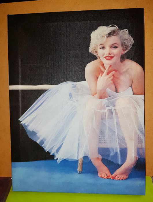 F79-MARILYN MONROE- Tablou Aplica foto ulei pe panza spate catifea stare buna.