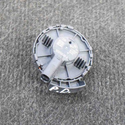 Senzor de impact dreapta față TESLA MODEL 3 2018 OEM: 1036762-00-A | 10835646 foto