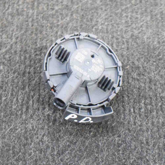 Senzor de impact dreapta față TESLA MODEL 3 2018 OEM: 1036762-00-A | 10835646