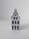 Miniatura sticluta de portelan in forma de casuta olandeza KLM Bols Delft Blue - No.25, 35ml, desigilata, fara continutul original