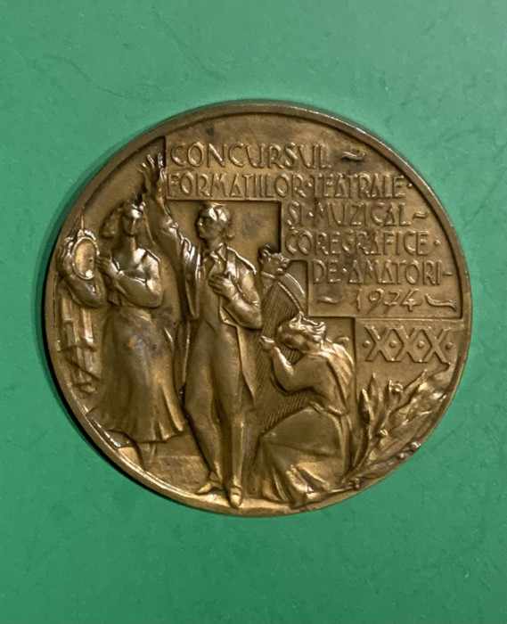 Medalie concursul formațiilor teatrale și muzicale coregrafice de amatori 1974