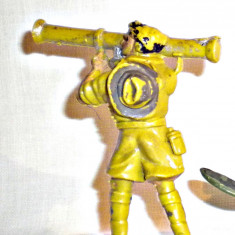 C7 Figurina soldat australian cu bazooka Lone Star Harvey series vintage 1/32