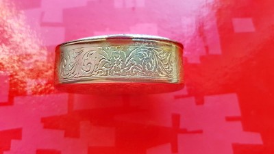 G306-Caseta mica veche -Basilica Sf. Petru Roma alama gravata aurita pentru mir bisericesc sau tamaie capac portelan bombat stare foarte buna ca noua. foto