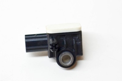 Senzor de impact dreapta față VOLVO V60 2015 OEM: 31334336 13783432 foto