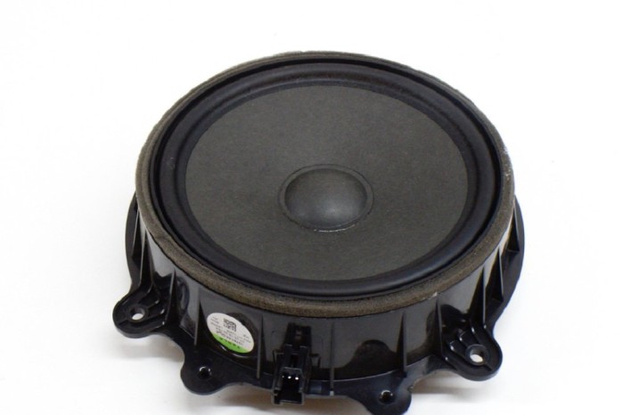 Difuzor ușă st&acirc;nga față TESLA MODEL 3 2019 OEM: 1079744-00-E 11495354