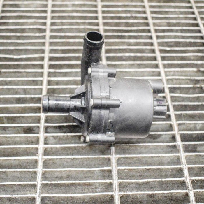 Pompa de apa auxiliara TESLA MODEL X 2016 OEM: 1037328-00-F 10043118