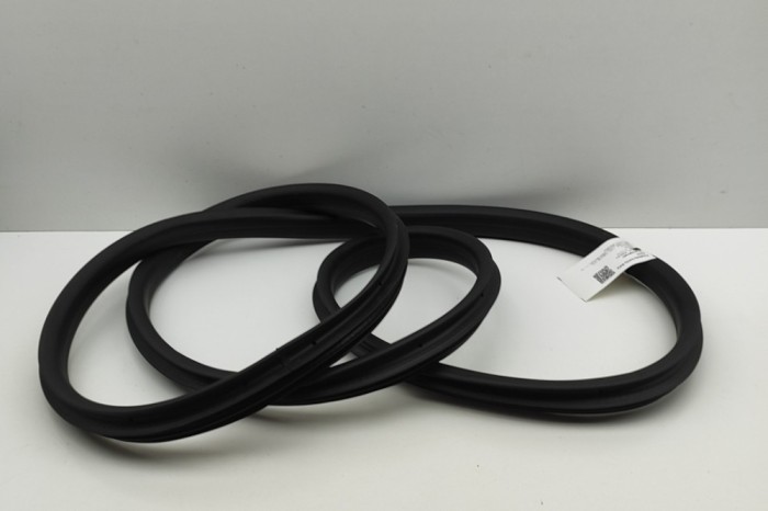 Garnitura ușă st&acirc;nga față FORD PUMA J2K, CF7 2024 OEM: L1TB-S20531-AC | 31987997