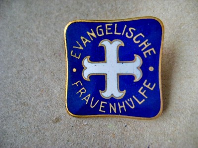B114-Insigna Ajutorul Femeilor evanghelice alama emailata. foto