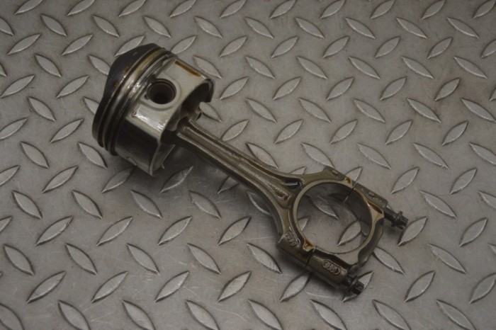 Piston VW GOLF V 1K1 2005 OEM: 130705202043 22945887