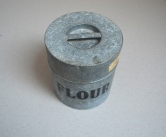 Recipient de tabla zincata pentru pastrat faina Anglia cca 1940-50