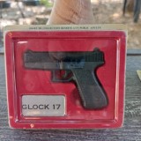 Macheta pistol Glock 17 1:2,5 Fabbri, 1:43