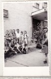 Bnk foto Ploiesti - Elevi la intrarea in Scoala nr 7 Nucilor anii `70, Alb-Negru, Romania de la 1950, Cladiri