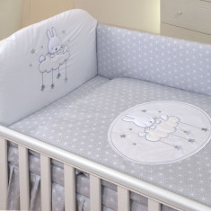 Set lenjerie din bumbac cu protectie laterala pentru pat bebelusi Sky Bunny Grey 120 x 60 cm