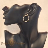 Cumpara ieftin Cercei Mici Clasici cu Clapita - Eleganta Atemporala pentru Doamne, 2.5 cm