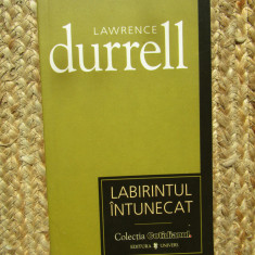 Lawrence Durrell - Labirintul intunecat