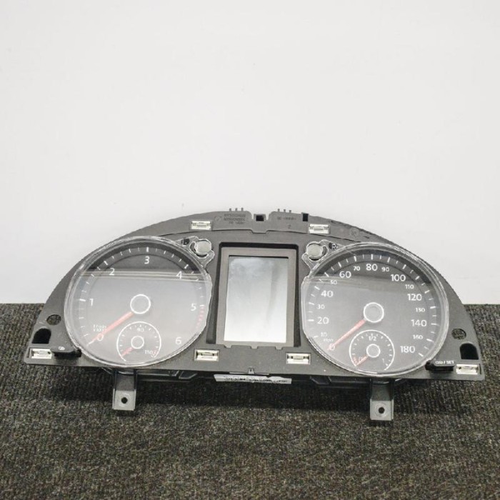 Ceas de bord VW PASSAT CC 357 2012 OEM: 3C8920970SA2C53238928A2C53439642A2C53238929A2C53250574 3901407