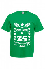 TRICOU BARBATESC PERSONALIZAT VIATA INCEPE LA 25 ANI VERDE foto